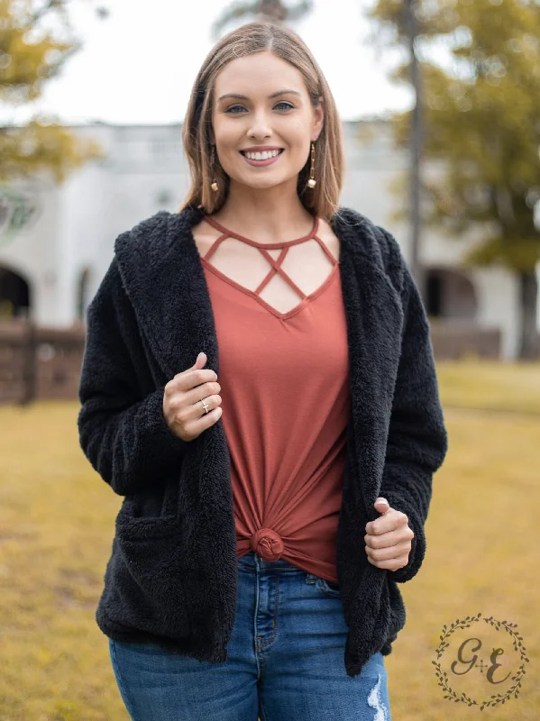 Closeout Southern Grace Oh So Soft Hooded Sherpa With Pockets, Black
